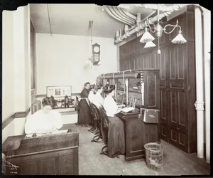 Women working at the switchboard at the Metropolitan Life Insurance Co. at 23rd Street and Madison Avenue, New York, 1907